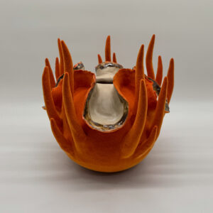 Velvet Vase 16